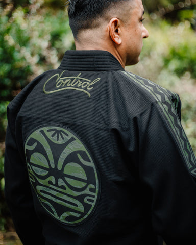MAUKA (MOUNTAIN): BLACK